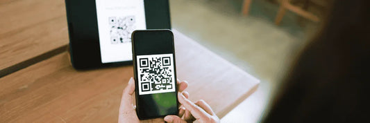 Lector QR que registra entradas y salidas automáticamente