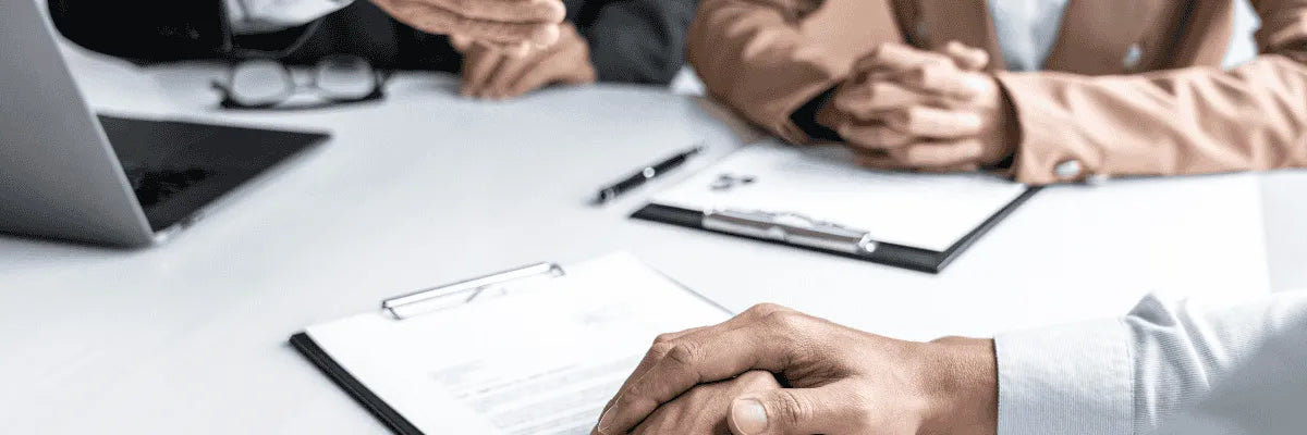 ¿Qué debe saber el comité de administración sobre software de visitas?