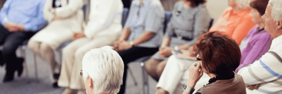 Invitación con QR para comunidades de adultos mayores