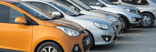 ¿Cómo es el funcionamiento de los accesos para autos en el plan de emergencia de un condominio?