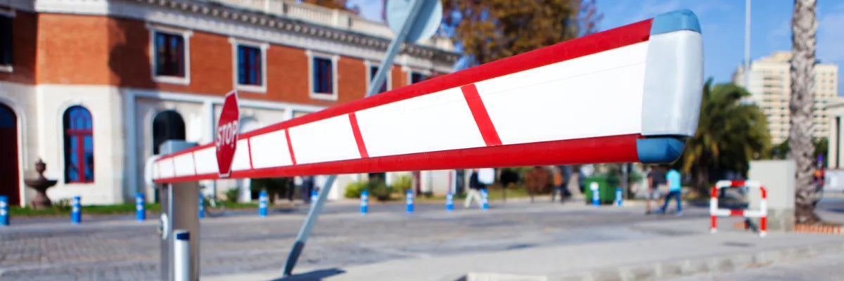 Comunas densas, accesos débiles : Datos reales del problema